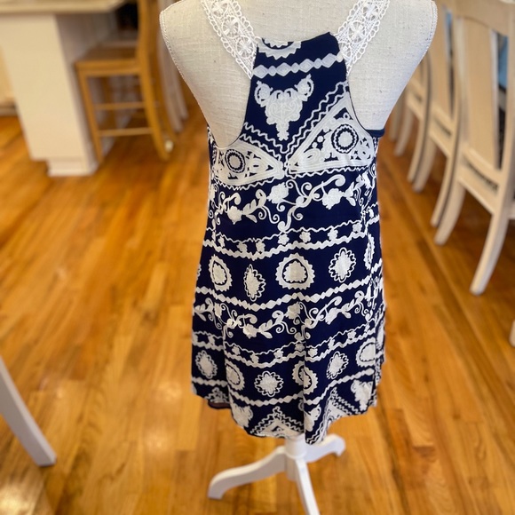 💜 5 for $25 or 3 for $18 navy blue and white geo sleeveless shift dress - Picture 3 of 6
